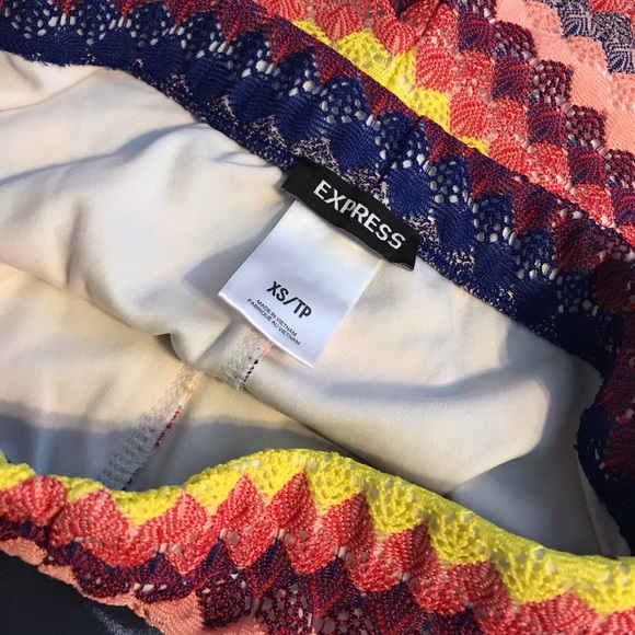 Women shorts - Picture 3 of 4